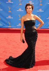 高清组图：伊娃-朗格利亚黑色礼服亮相高贵性感
