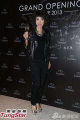 组图：米雪黑色型女打扮示人 难忘刘家良教导