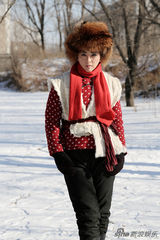 组图：黄小蕾《铁血传奇》演绎女匪也时尚