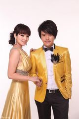 组图：斯琴高丽顾峰婚纱照曝光 温馨相拥秀甜蜜