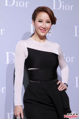 组图：钟楚红张曼玉同台亮相 全智贤露香肩