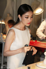 组图：舒淇赵薇亮相时尚艺术展  Angelababy(杨颖)表情僵硬