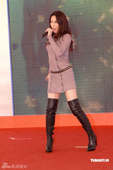 幻灯图：陈伟霆自爆与阿娇亲热戏 徐子珊谈得奖感动