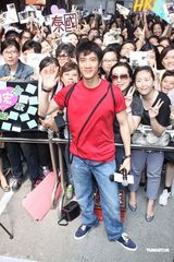 幻灯组图：王力宏8月推新专辑 不怕与周杰伦做比较