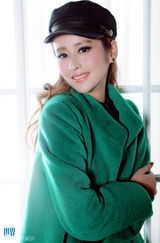 组图：颖儿优雅写真美背出镜妩媚动人