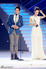 组图：张晓龙国剧盛典领甄嬛群妃大跳后宫STYLE