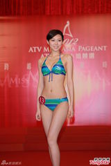 组图：候选亚姐泳装亮相 韩国选手压鼻否认整容