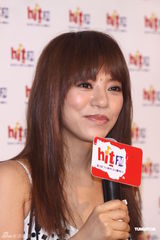 组图：丁当将发新专辑 被恐怖箱吓到尖叫