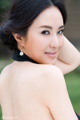 组图：女星孟茜夏日清凉写真 诠释性感优雅