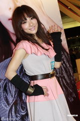 组图：刘璇为首张大碟签唱 称男友自掏腰包支持