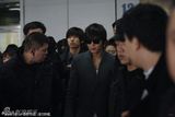 组图：李敏镐冒雪提前抵京准备见面会 粉丝疯狂追逐