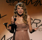 高清组图：第52届格莱美 斯威夫特获最佳乡村女歌手