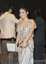 组图：《春假》首映 比伯女友与女伴比拼豪乳