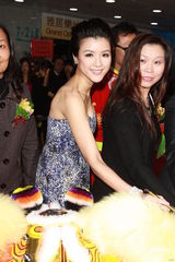 组图：陈茵媺过浪漫情人节 有物业被称小富婆