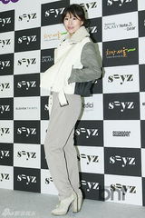 组图：孔孝真CL等助阵时装周 李秀赫亮相T台