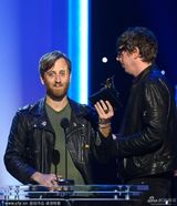 组图：黑键乐队获最佳摇滚歌曲最佳摇滚专辑