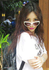 组图：柳岩曝三亚度假私照 吐舌卖萌似邻家妹