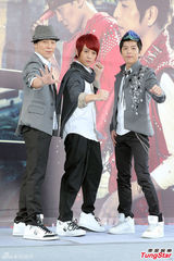 组图：Dream Girls性感站台 小宇宙大跳求爱舞