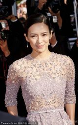 组图：《维纳斯》首映 章子怡素雅长裙助阵