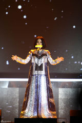 组图：TOP榜歌手祈福雅安 李宇春获全能艺人