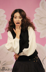 组图：樊蕊做客《时尚汇》变封面女郎娇俏可爱