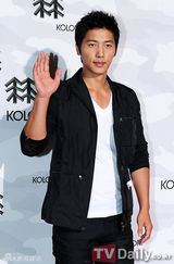 组图：少女时代成员等出席户外品牌展示会