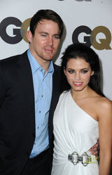 高清图：众明星出席时尚派对 泰勒-洛特纳帅气亮相