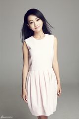 组图：杨蓉白裙写真温暖笑容清新来袭