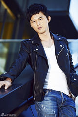 组图：叶祖新型男写真 上演皮衣诱惑