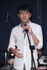 组图：刘子千庆功演唱会 小小彬抱病力挺