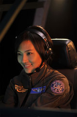 组图：《第五空间》今晚开播 郑罗茜变女飞行员