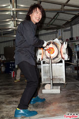 组图：伍佰挥汗做玻璃盘子 宣布不再跳舞