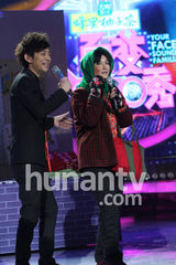 组图：谢娜新年录大咖秀  高原红造型再扮九妹