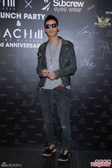 组图：李璨琛出席品牌活动 关楚耀洪天明同场