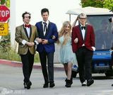 组图：艾薇儿拍MV露短腿 网袜性感烟熏装魅惑