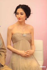 组图：《3D肉蒲团》脱星蓝燕宽衣解带低胸秀美背