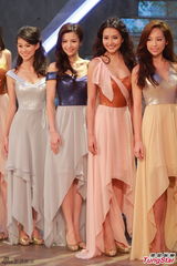 组图：港姐准决赛诞生10强 白纱裙秀腿抢镜