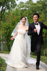 组图：《偏偏爱上你》韩雪丁子峻演绎浪漫婚礼照