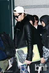 组图：韩团EXO结束台湾行返韩 粉丝挤爆机场
