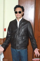 组图：吴镇宇儿子留港求学 张智霖称没感情缺失