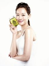 高清组图：韩星吴妍书化妆品写真透亮肌肤明亮光彩