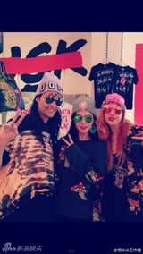 组图：范冰冰伦敦游荡 美艳红唇街头扮文艺