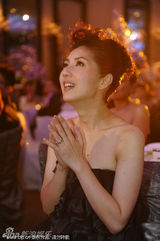 组图：杨千嬅婚礼内场夫妻深情 搞笑VCR丁子高当爹