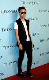 组图：莫文蔚钟丽缇等亮相品牌红毯秀