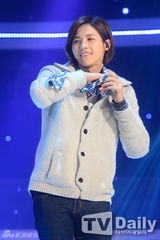 组图：B1A4登顶《冠军秀》女团黑丝皮裤拼性感