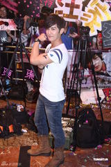 组图：汪东城不介意传绯闻 为母亲买房尽孝心