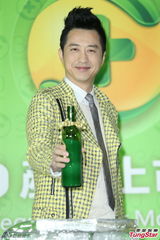 组图：庾澄庆自称电脑白痴 骄傲早有六块肌