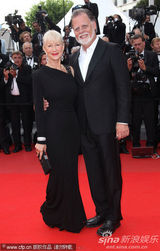 幻灯图集：海伦-米伦携丈夫恩爱亮相戛纳红毯