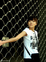 幻灯图：何彦霓自拍清纯写真 展活泼可爱面