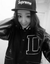 组图：网曝55岁申军谊23岁靓女儿近照 猫女造型可爱